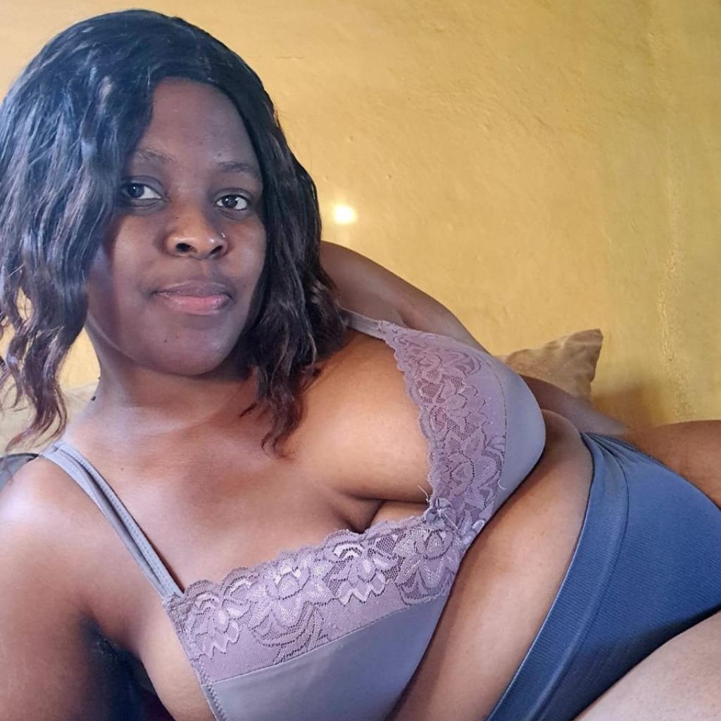 CurvyPrettyFace CurvyPrettyFace